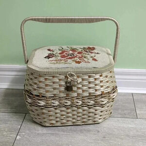 ✨HOST  PICK🎉Mid Century sewing basket